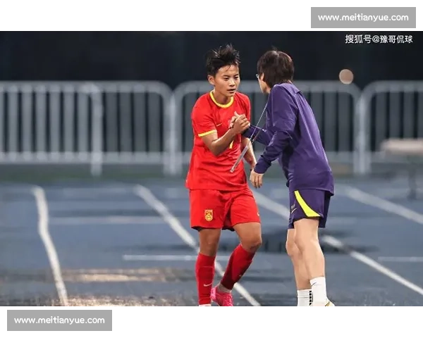 王霜赛场统领攻防关键进球助力中国女足赢下硬仗焦点之战展现核心价值